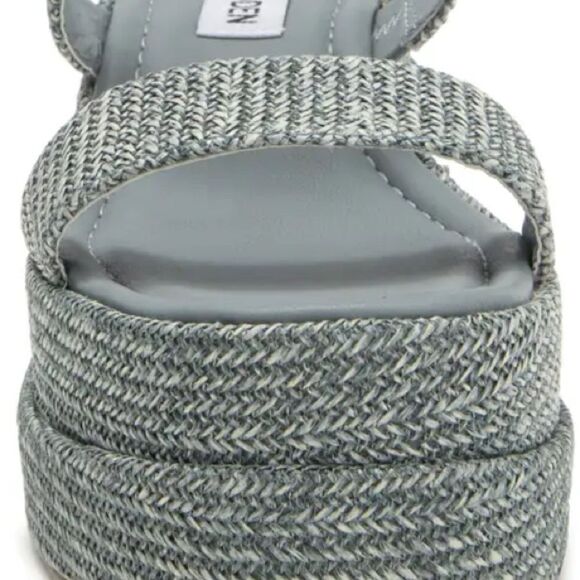 STEVE MADDEN Women’s Merrcer Platform Slide Sandals in the Size 9 in Blue Raffia - Picture 8 of 10